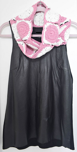 Little_dots_big_dots_infinity_scarf_free_crochet_pattern_by_underground_crafter_4_medium