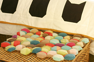 Beekeeper_cushion_1_small2