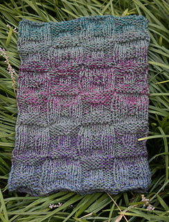 Cowl_on_grass_img_3025_small2