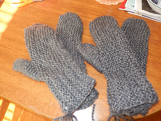 Charity_loomed_mittens_3_small2
