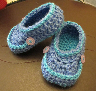 Little_loafers_with_buttons_small2