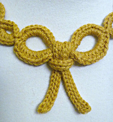 Bow_close-up_small
