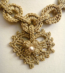Charmaing_pendant_close-up_small