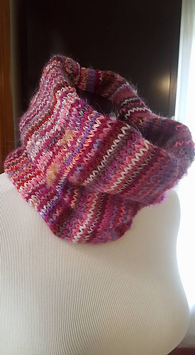 Fiddly_bits_cowl_pink_medium