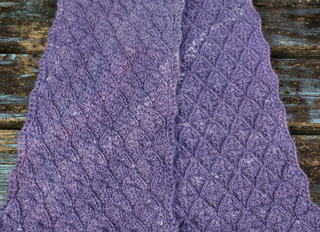 Scarf_both_sides_small2