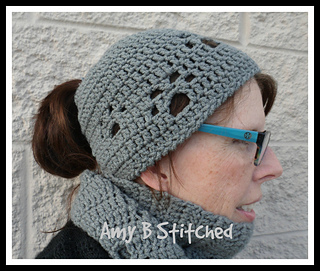 Paw_print_beanie_3_small2