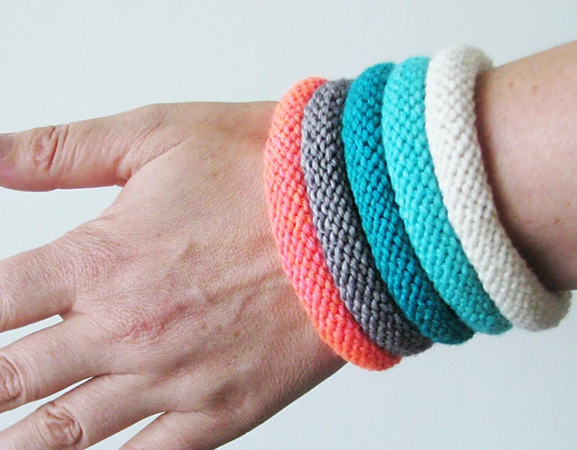 Easy Knitted Bangle knitting pattern