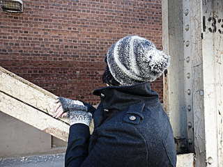 Slouchy_pom_hat3_small2