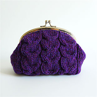 Cable_knitted_purse_small2