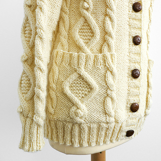 Cable_aran_cardigan_pocket_small2