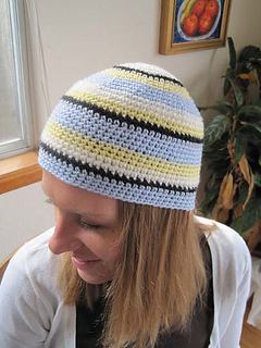Crochet_hat_swedish_color_scheme_on_c_b_res_small2