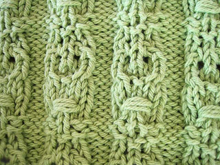 Crocodile_tiki_dishcloth_lt_green_closeup_tiki_small2