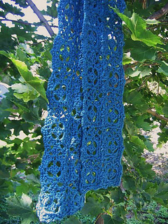 Old_world_scarf_in_tree_small2
