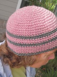 Crochet_hat_mauve_gray_on_k_small2