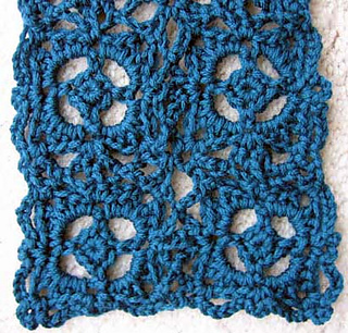 Old_world_scarf_closeup_swatch_small2