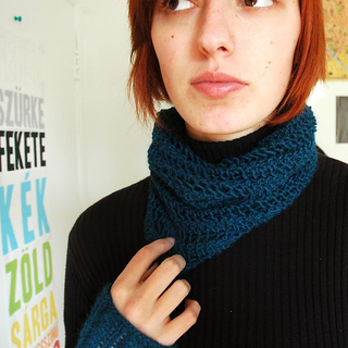 One_row_lace_scarf_blue_doubled_small2