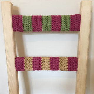 Pink_green_gold_crochet_chair_small2