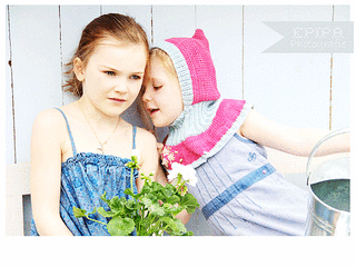 Girls-whispering-by-epipa_small2