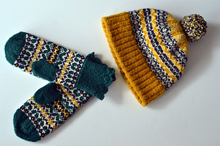Anstruther-hat-and-mittens-white-background-web_small2