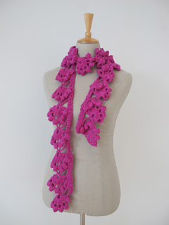 7_edgyscarfb_gorgeous_small2