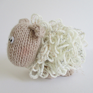 Curly_the_sheep_img_7055_small2