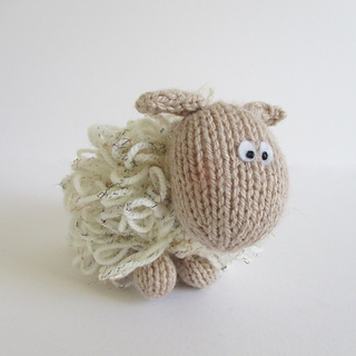 Curly_the_sheep_img_7052_small2