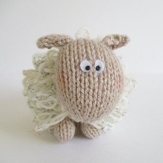Curly_the_sheep_img_7048_small2