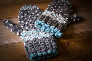 Icy-trails-mitts-4_small2