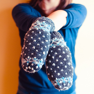 Icy-trails-mitts-13_small2