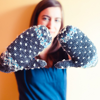 Icy-trails-mitts-23_small2