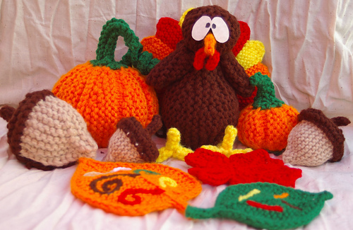 Turkey_pumpkin_acorns_fall_leaves_medium