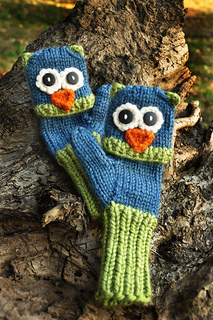 Blue_and_green_bird_mittens_small2