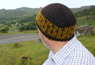 Uist_hat_gold_and_black_small2
