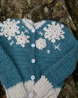 16-snowflake-baby-sweater-crochet01_small2