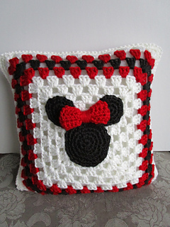 Ravelry: Mickey Mouse and Minnie Mouse Crochet Blanket ...