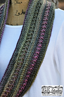 Dakotah_s_fabulous_scarf_by_elk_studio_a_free_scarf_pattern_small2