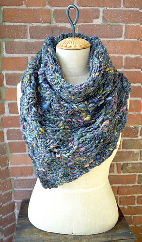 Swirlshawl_grey_medium