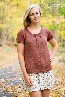 Box_pleat_scoopneck_front_the_knitting_vortex_small2