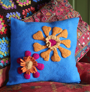 Pillow_felted_flowers_blog_small2