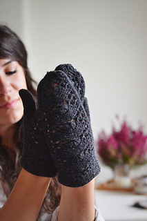 Moondustmitts1_small2