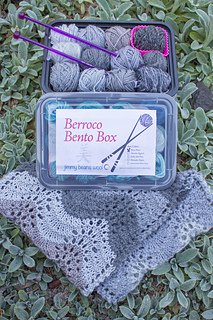 Bento_box_with_nami_cowl_ginnezumi_or_silver_grey__1__small2