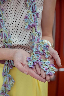 Petals_scarf_close_small2