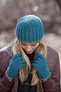 Hudson_hat_top_view_and_hudson_gloves_small2