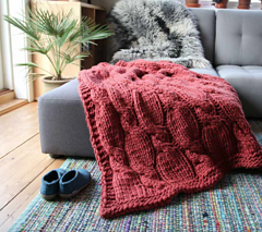 Ravelry Cabled Sofa Spread Flettefint Sofapledd Pattern By Anna Pickles