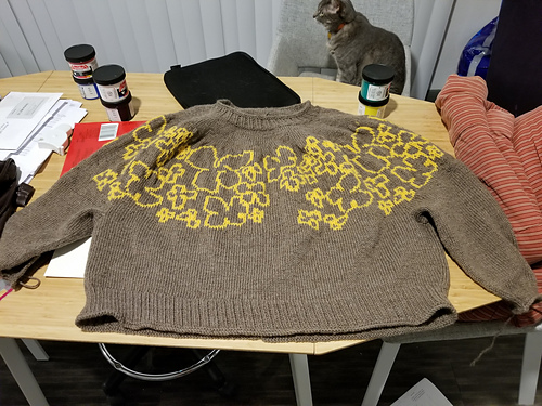 finished knitting this sweater a year ago, finally took pictures ...