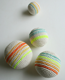 Crocheted-balls-600-17-1_small2