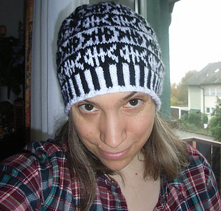Fish___bone_beanie3_small2