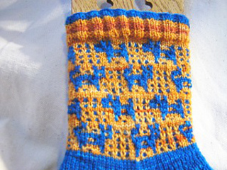 Moggie_doggie_orange_leg_small2