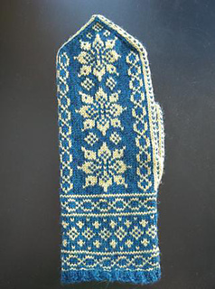 Lotus_mittens_3_small2